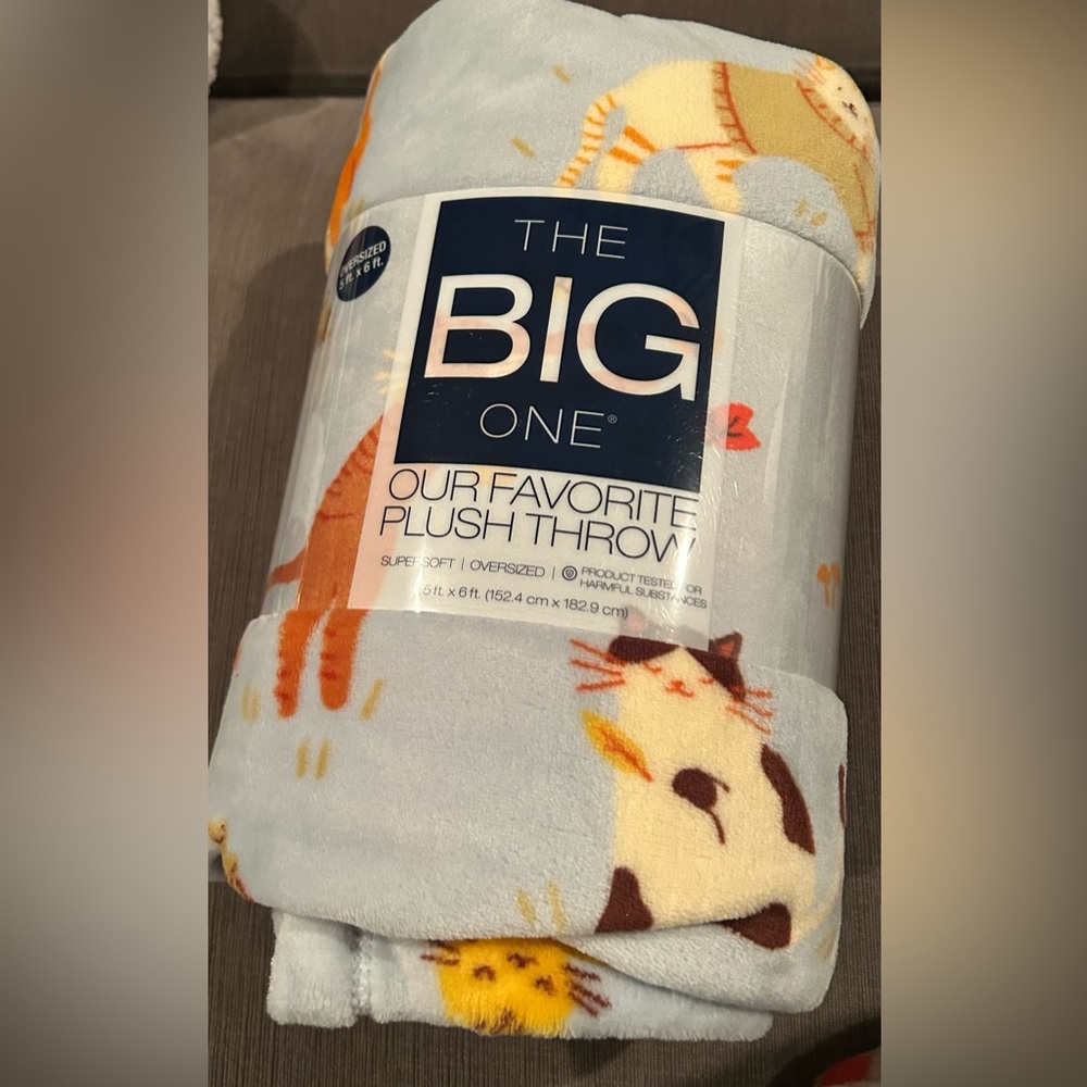 THE BIG ONE Supersoft Oversized Plush Throw Cats 5ft x 6ft NWT